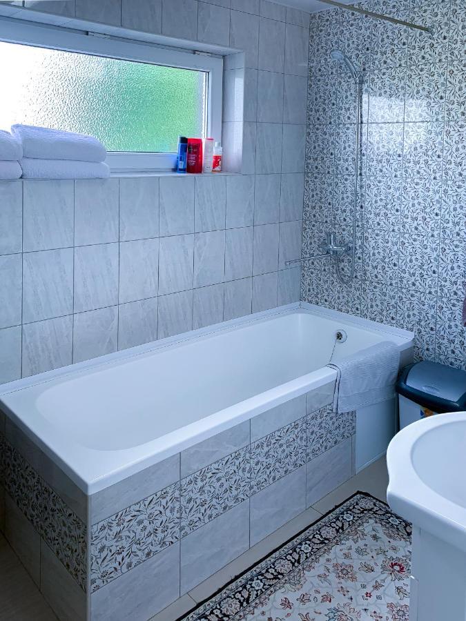 Apartamentai Birzuose, Double Bedroom And Single Bedroom Apartments Biržai Buitenkant foto