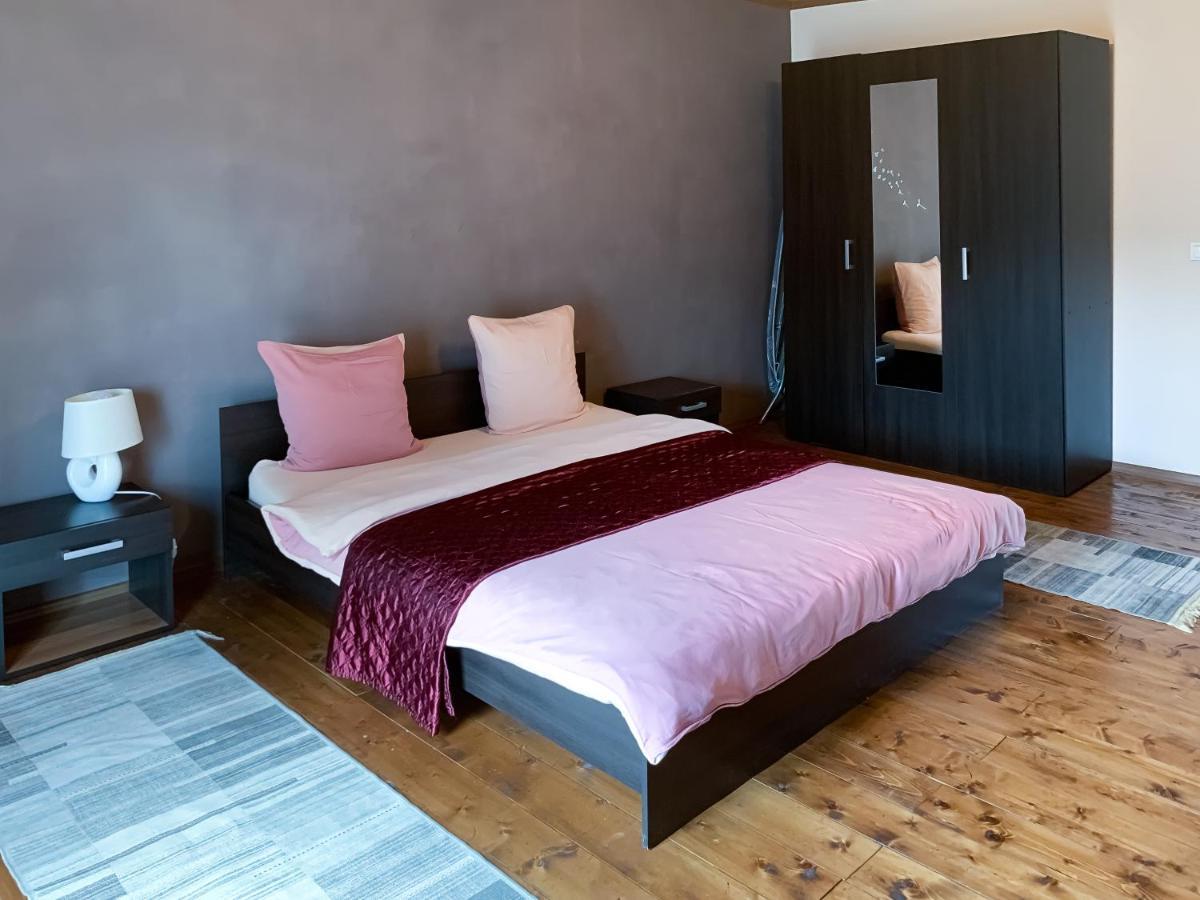 Apartamentai Birzuose, Double Bedroom And Single Bedroom Apartments Biržai Buitenkant foto